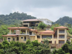 Casa Amarillo Jaco Beach Costa Rica